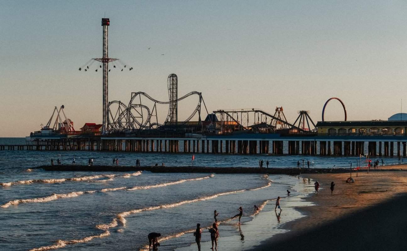 Why Is Galveston Beach So Dirty? (9 Reasons Why)