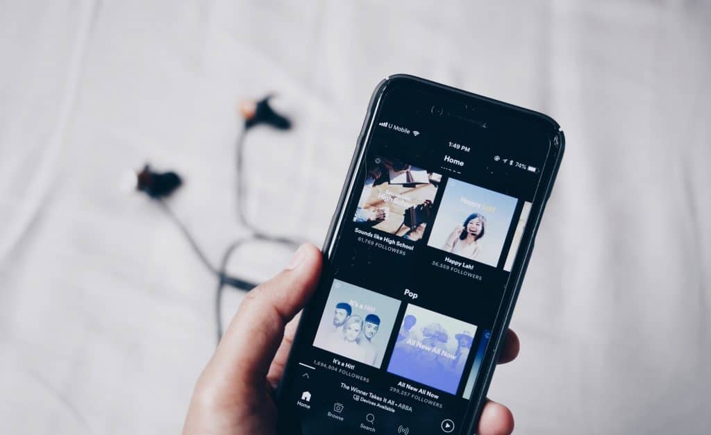 Why Is Music So Bad Now? (11 Revealing Reasons)